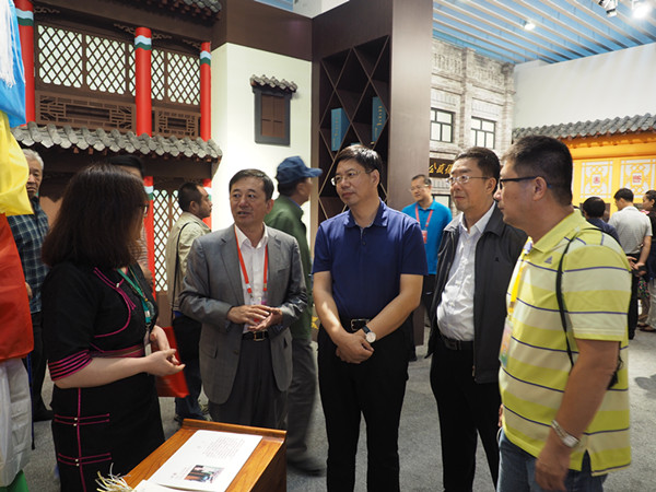草原文化遗产日暨全区非物质文化遗产展.jpg