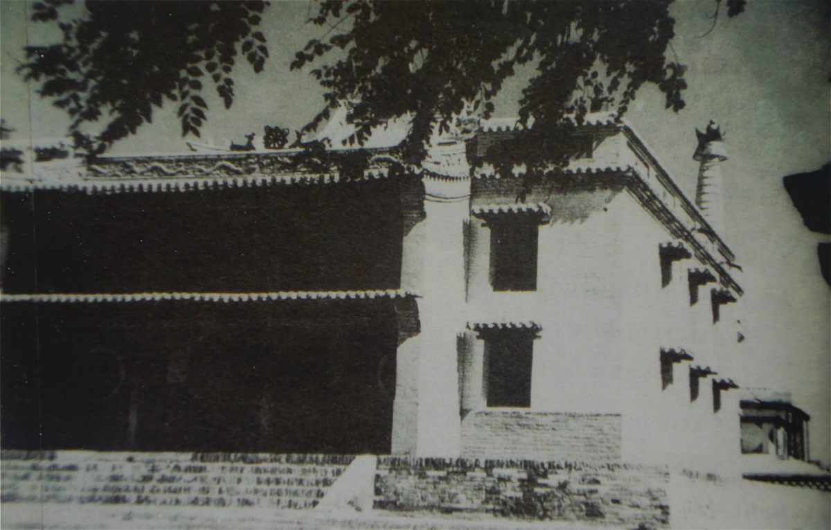 老包头南海-树林召.jpg
